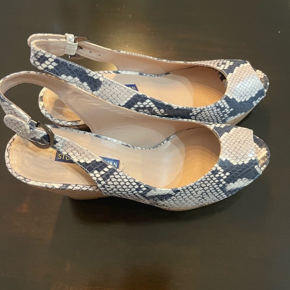 Stuart Weitzman WOMENS wedges new with tag - Picture 5 of 5